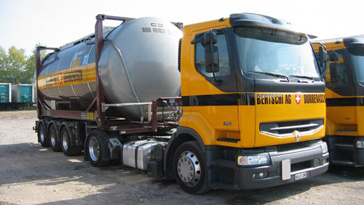 偉博物流危險(xiǎn)品車